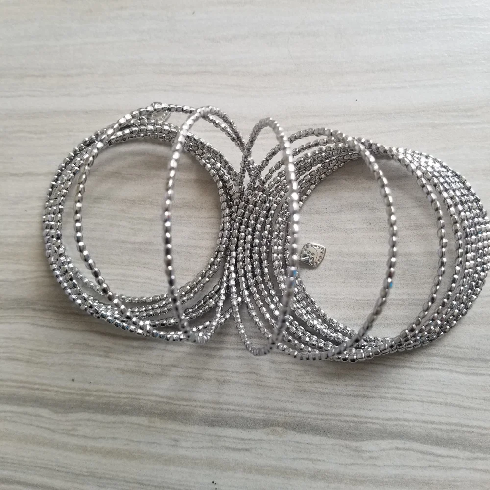 STELLA AND DOT Bardot Bracelet Seed Beads Square Nuggets Slinky Style Bangle - Picture 9 of 9